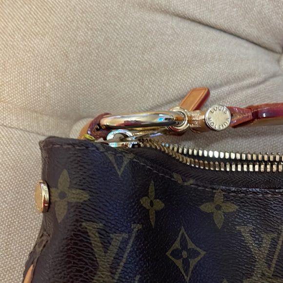 Louis Vuitton beautiful purse - Picture 4 of 13